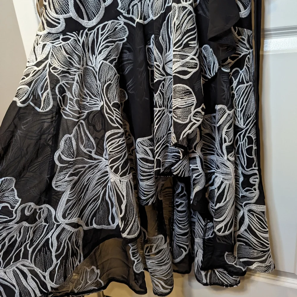 Dress the Population Ophelia Black White Floral Ruffle Midi Wrap Dress Small - Picture 5 of 7